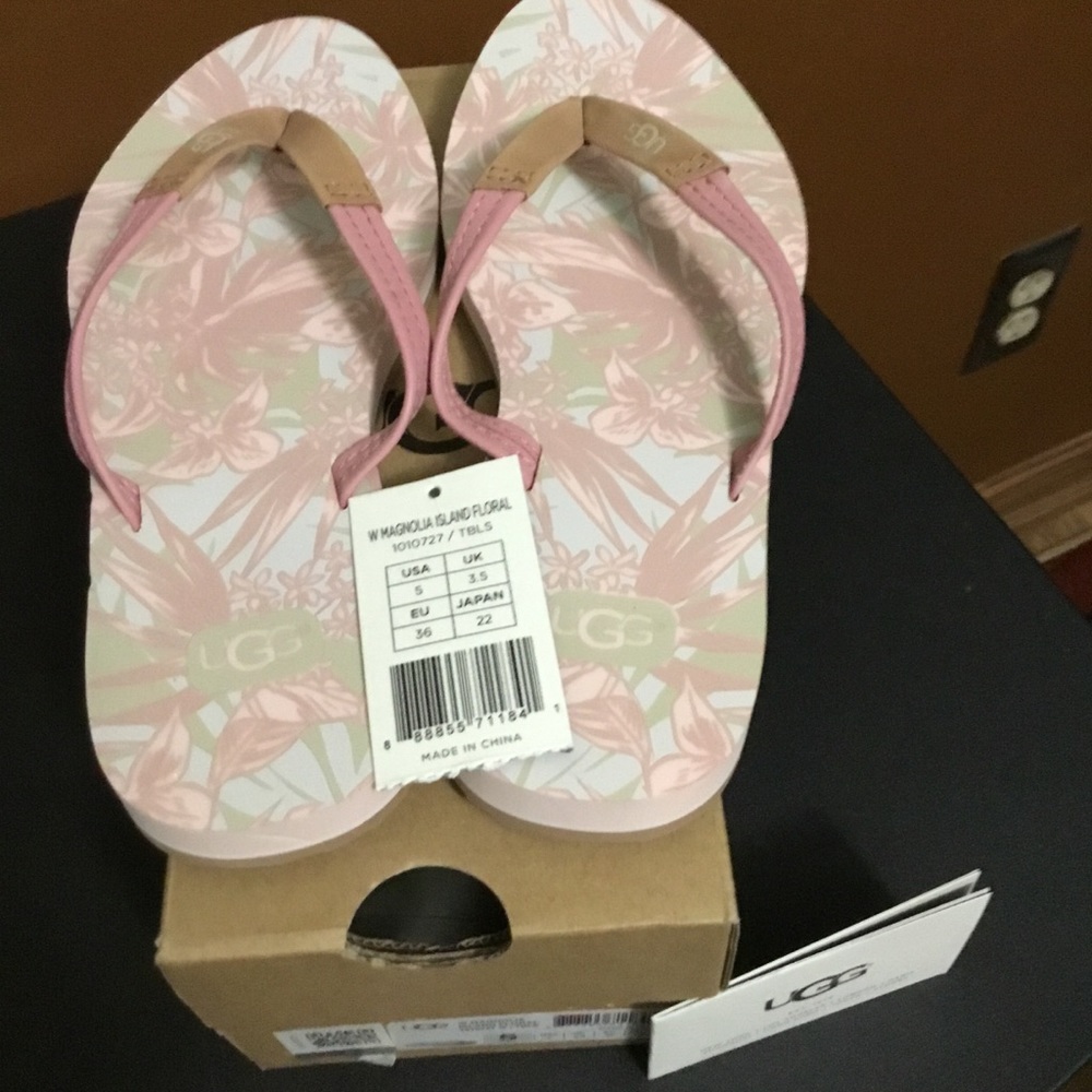 UGG- woman’s pink Magnolia island floral sandal